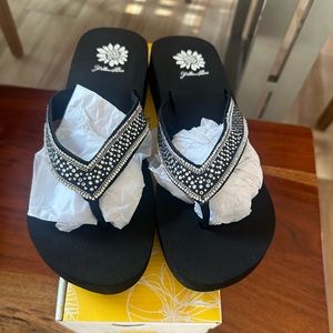 Brand new 8.5 women’s sandals